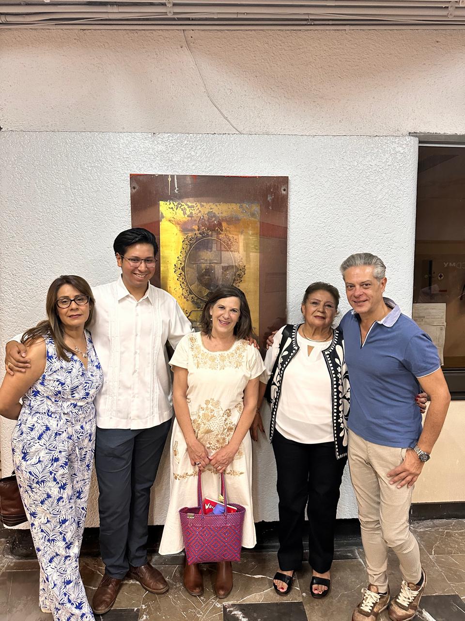 Familia y amigos en exposición